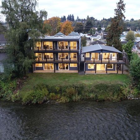 Chateau Riverside Campbell River Exterior photo